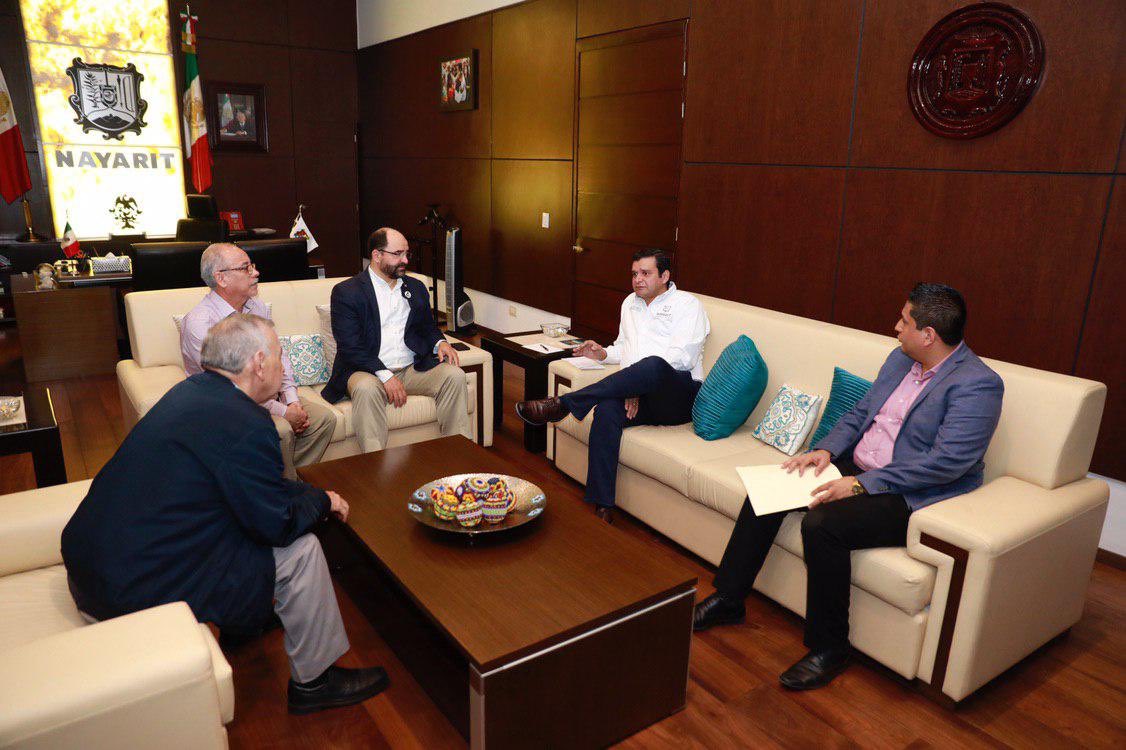 Nos reunimos con el Gobernador de #Nayarit @aegnayarit para externar nuestro apoyo a la #ComisionDeLaVerdadNayarit y su fundamental trabajo. 

Expresamos la necesidad de avanzar en justicia y protección a la Comisión con la labor más exitosa de justicia transicional de #México