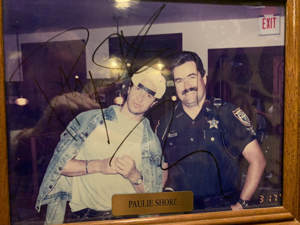 LocalChadT's tweet photo. At dinner and who do I see @PaulyShore #throwback #panamacitybeach #itsalwaysspringbreak #brosef https://t.co/PzNoZWQ6oT
