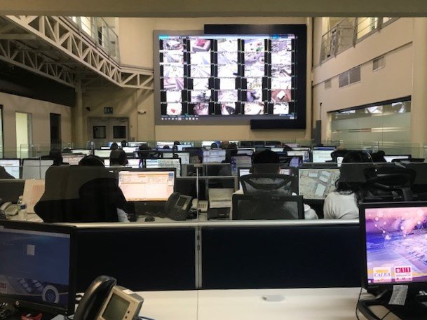 911_C4BC's tweet photo. Sabías que... #C4BajaCalifornia recibe un promedio de 21 mil llamadas, en un fin de semana al #911Emergencias. 

👉Recuerda, ante una emergencia es importante que tengas a la mano la calle y referencias de tu ubicación. Es información valiosa para poder atenderte a la brevedad. https://t.co/J74Yys8qur