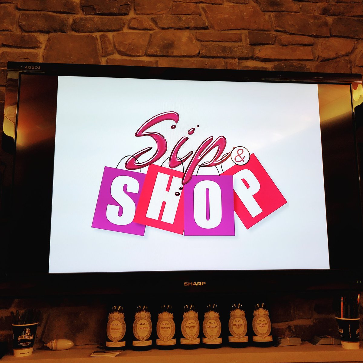 empressofwine's tweet photo. #Sipandshop on now! #coopwinespiritsbeer #empressofwine https://t.co/Ko0OvFbnoP