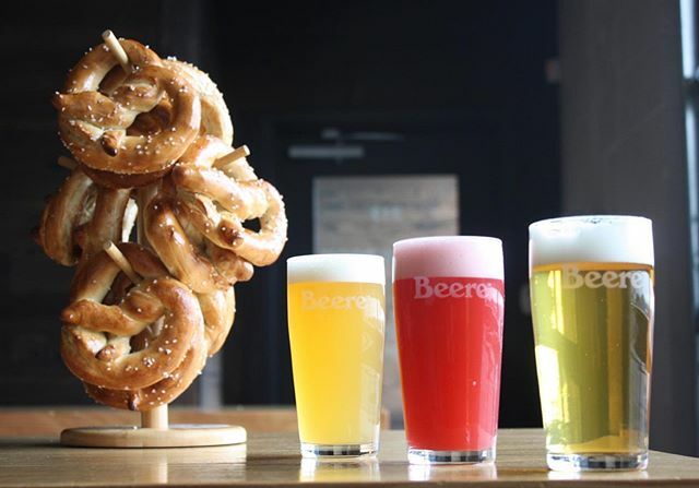 We have @mountroyalbagels pretzels, so come and eat them! Also, Pinky Tuscadero is back on tap. Happy weekend! #haveabeere ift.tt/2PyCtqy