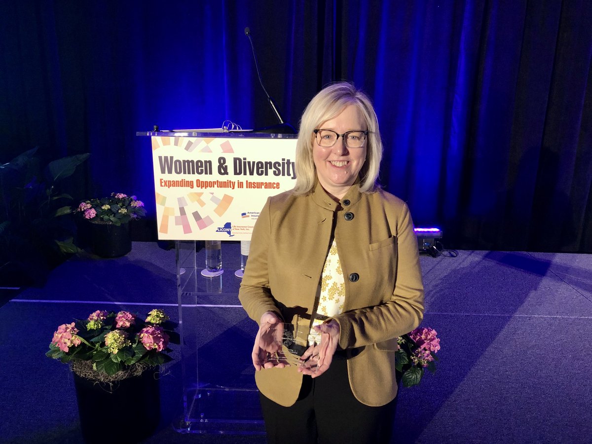 ZurichNA's tweet photo. Congrats to our Chief Legal Officer Laura Lazarczyk who was been named the 2020 Women &amp; Diversity Individual Leader of the Year in Property Casualty Insurance at #WDIC2020 in NY! @LICONYNews @TeamAPCIA @ACLInews https://t.co/dF1yCEhdjm