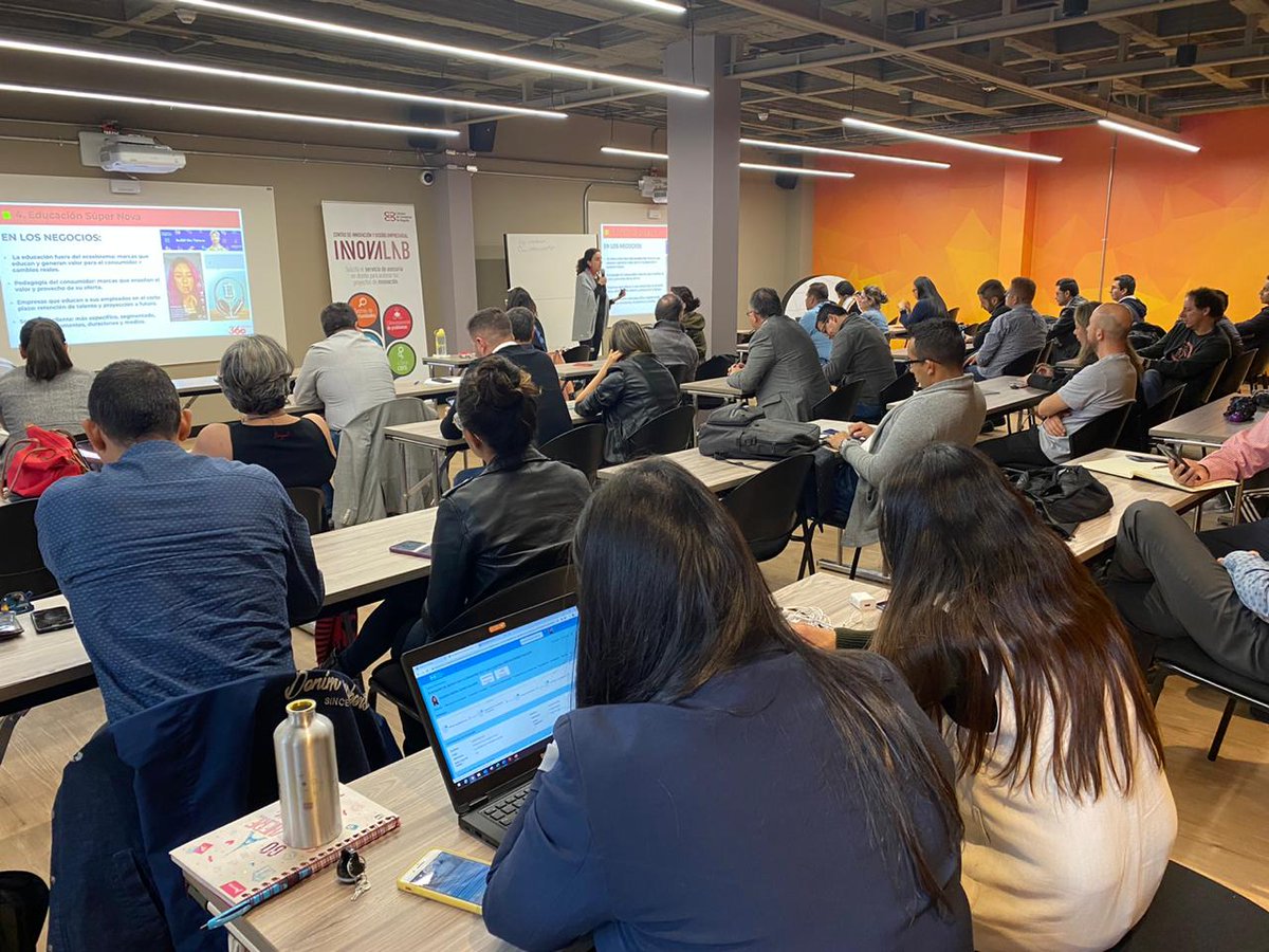 bogota_emprende's tweet photo. .@camaracomerbog  En nuestro #Innovatalks más de 40 empresarios asistieron a #Innovalab casa #CEmprende donde Paula Riveros, CEO de @360trendlab  habló sobre las tendencias del 2020  como fuentes de oportunidad para afrontar los retos de la próxima década. https://t.co/uDZ6bnPiWE