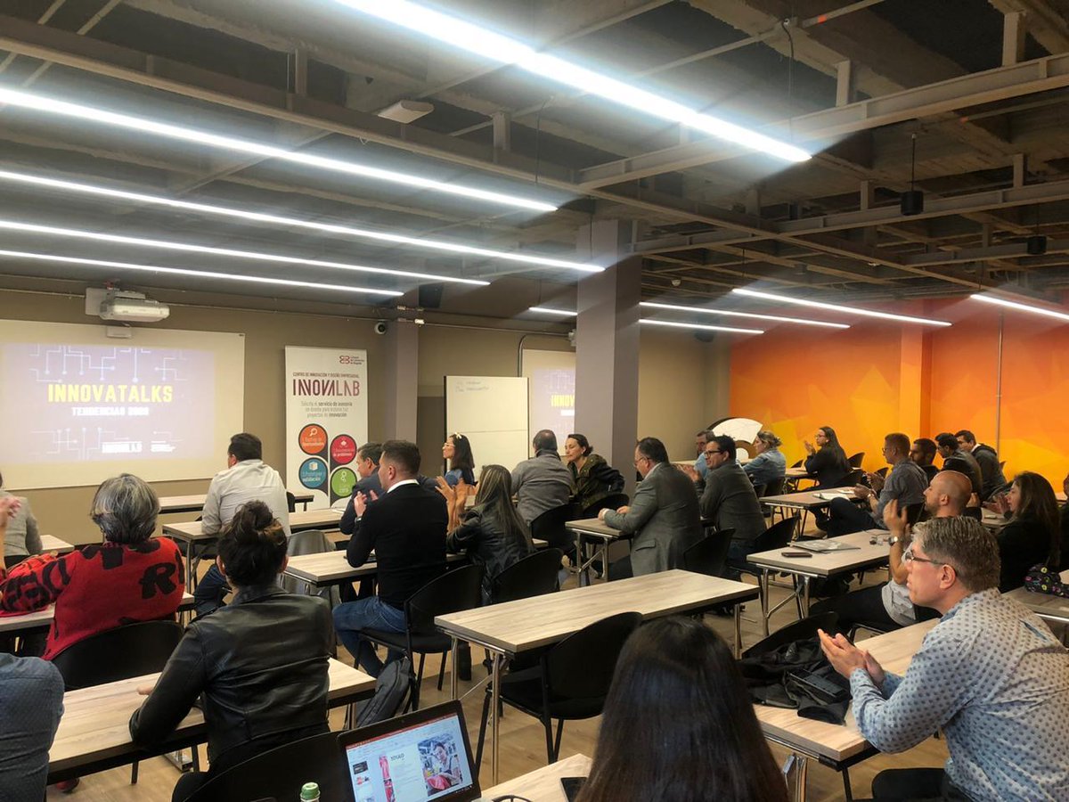 bogota_emprende's tweet photo. .@camaracomerbog  En nuestro #Innovatalks más de 40 empresarios asistieron a #Innovalab casa #CEmprende donde Paula Riveros, CEO de @360trendlab  habló sobre las tendencias del 2020  como fuentes de oportunidad para afrontar los retos de la próxima década. https://t.co/uDZ6bnPiWE