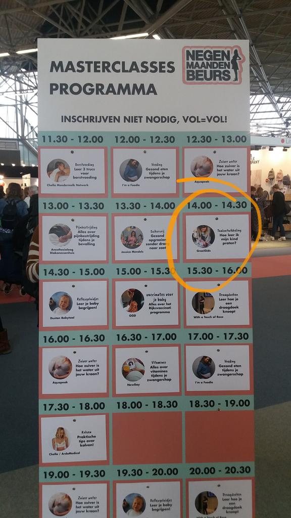 Zoveel ouders, grootouders en andere betrokken die kinderen een goede start willen geven met taal en interactie!

Masterclass 'Hoe leer je je kind praten' vanmiddag supergoed bezocht.

Morgen weer! 14.00u hal 8. Kom je ook? #Negenmaandenbeurs
#Groeigids
#BoekStart
#voorlezen