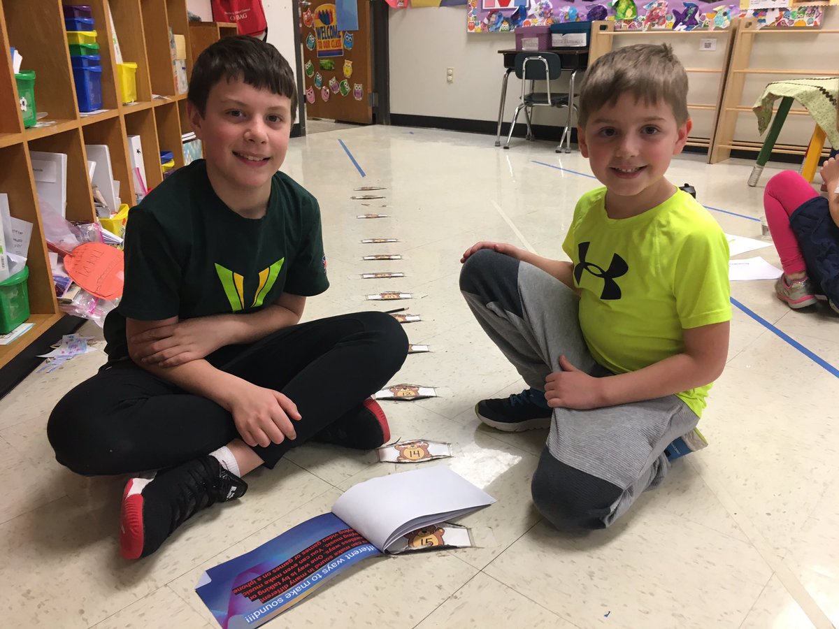 mt5thgrade's tweet image. Fifth graders created lessons and picture books to teach their kindergarten buddies about sound! 👂🎸🎺🥁🎧
