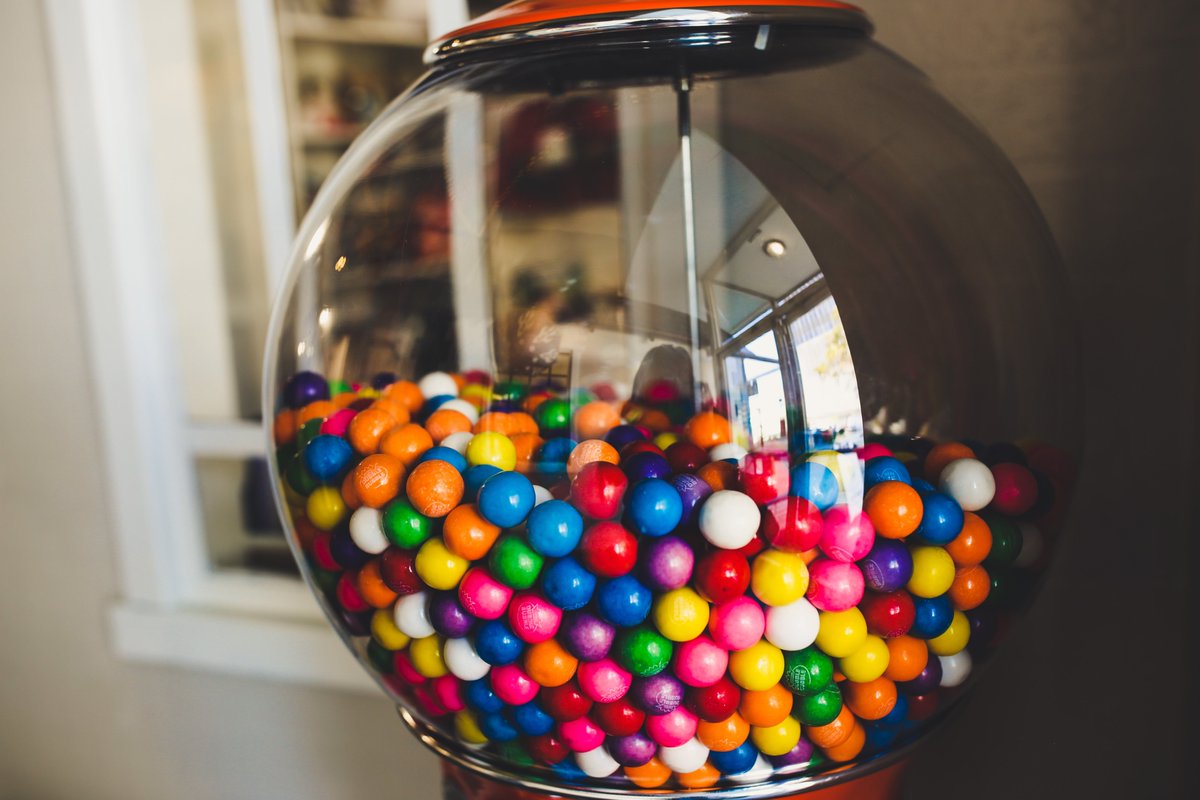 A childhood tradition that should never die! 

Check out all that @miraclemiletoy has to offer: midwilshire.com/miracle-mile-t…