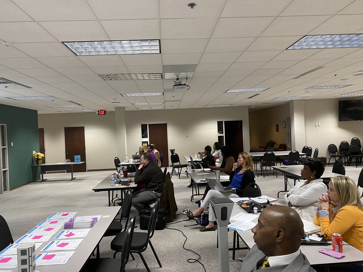 burtonml1974's tweet image. Elementary Administrators digging in the data!!!#shareVCS