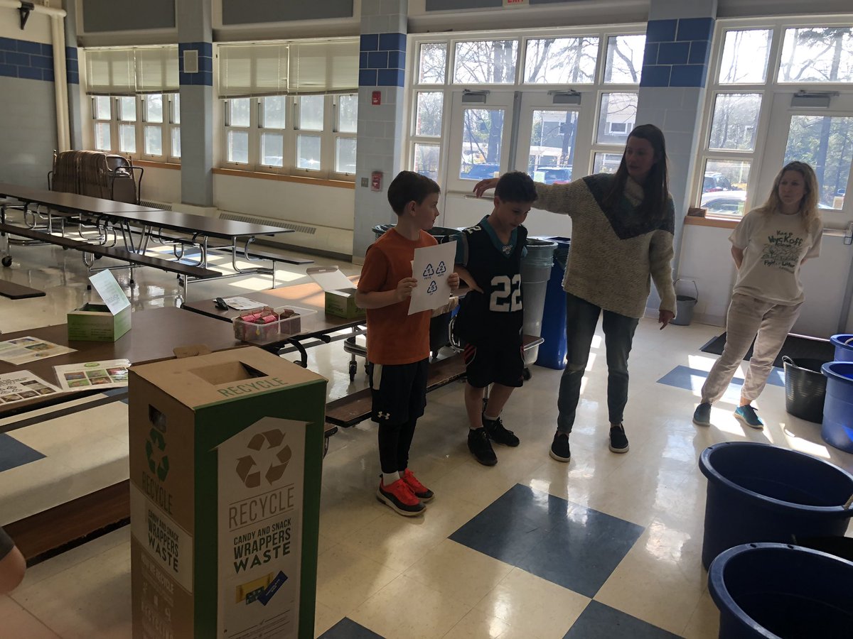 WPSCoolidge's tweet photo. Our Green Ambassadors shared recycling news with students during lunch today @WPSCoolidge #ptogreenteam #gocougars @CoolidgeGreen https://t.co/nlAPpOfnN2