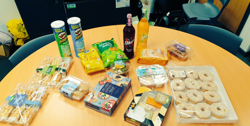 MrF_Lohar's tweet photo. Friday at @CastleMeadAcad cannot be the same without the #fridayfuddle https://t.co/Spp6esIBQP