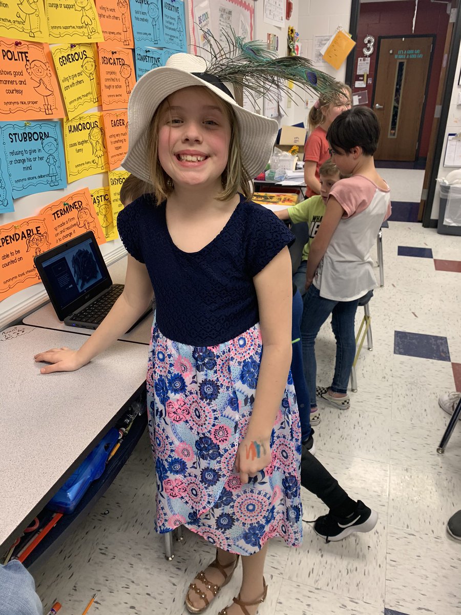 SCEPratt's tweet photo. These outfits are soooo adorable! #diversityday #scesoars #wsdlearns #thirdgrademagic https://t.co/gDu7c8ktnv