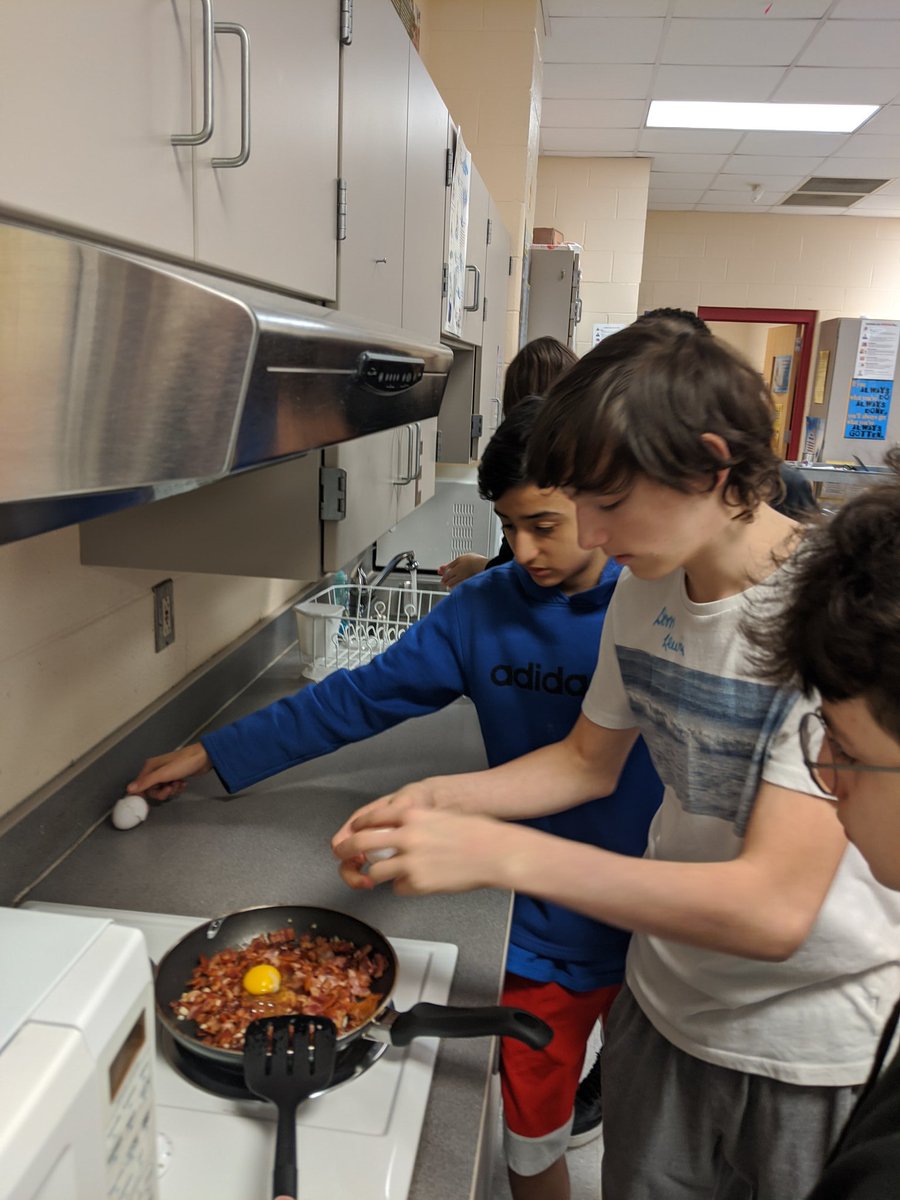 kerribridges's tweet photo. Shout out to my 7th grade assistant principal Seth Ashburn for our cooking class and leadership life lessons today! My pathways boys can cook!#salempathways @SalemBosh #salemproud https://t.co/coGu12KiYT