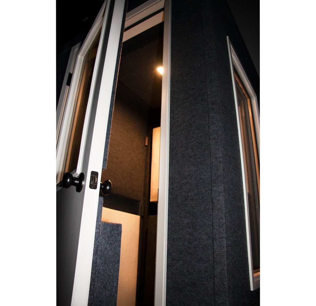 LAvocalbooths's tweet photo. The welcoming feeling of a LA Vocal Booth ๐โฃโฃโฃ
#portablebooth #inthestudio #vocalbooth #recordingbooth #homestudio #musicians #recordingstudio #isobooth #recordingartist #recordingvocals #guitarist #musicartist #studiogear #custombooth https://t.co/bJX4qAydfv