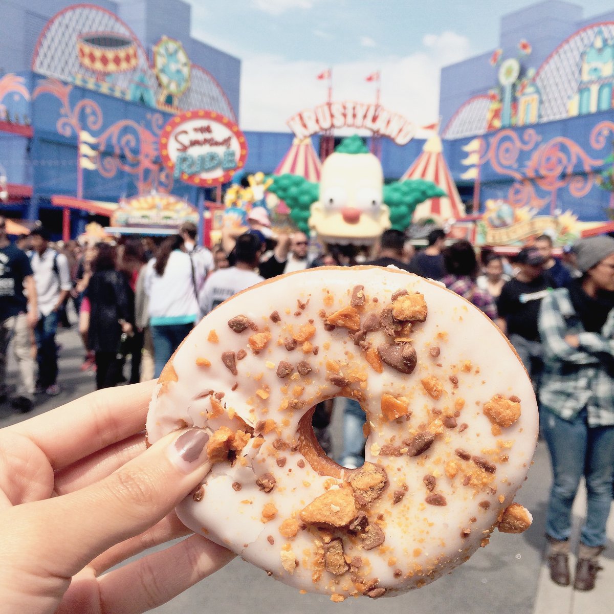 hotelamarano's tweet photo. Whether you're exploring the world of The Simpsons in Springfield or casting some spells at Hogwarts, Universal Studios has countless adventures waiting for you. Use promo code 'UNISTUDIOS' when booking your stay to unlock an offer sweeter than this donut. #hotelamarano ⁠
⁠ https://t.co/mckvGlHEJi