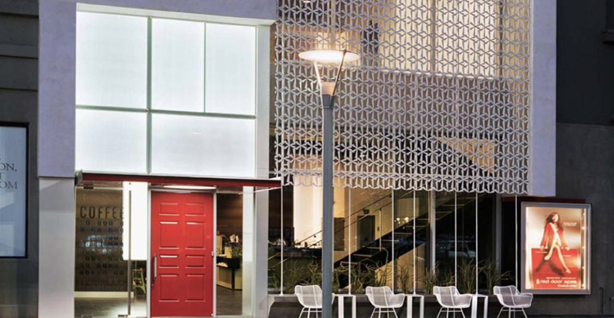 evolitellc's tweet image. This frosted glass entry at Red Door Spa features uniform backlighting by night while allowing filtered sunlight to pass through by day. Reach out to us about your design's special configurations. #backlitglass #illuminatedwalls bit.ly/2vchBhR