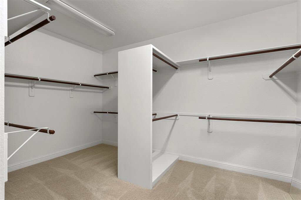 KaylinEdmonds's tweet photo. My room is for lease starting May 31st, leasing to all #PVAMU students. $910 per month, that’s utilities included. DM me for more details. 4 other rooms available at cheaper price. https://t.co/2QDiv1rXzf