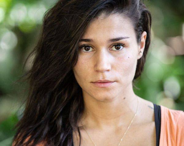 LeeCorne5's tweet photo. Inès arrête d’être aussi jalouse de Sam. T’inquiète pas, il te volera jamais la vedette pour faire les Anges #KohLanta #KohLanta2020 https://t.co/GvEaaTkVy8