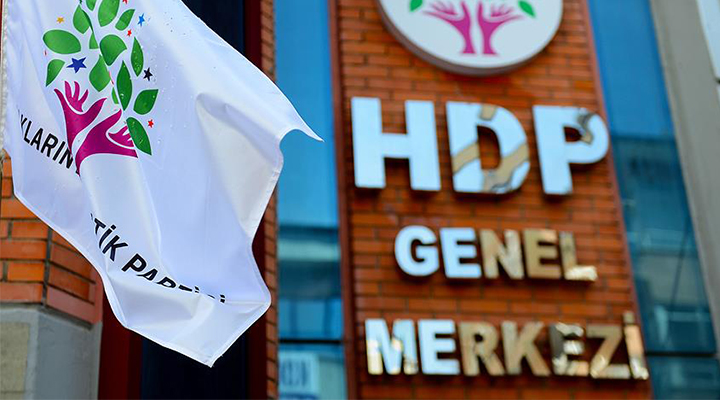 BirGun_Gazetesi's tweet photo. HDP, ortak bildiriye neden imza atmadığını açıkladı
https://t.co/zT2rOqYkNO https://t.co/FNz6dZnCJo