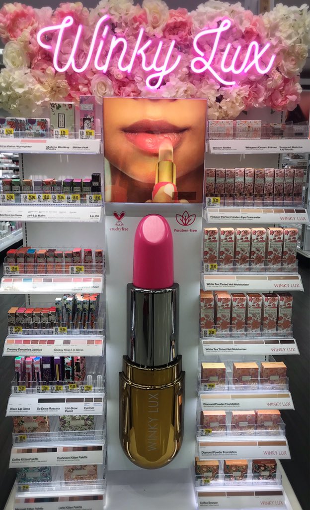 @winkylux is now at <a href="/Target/">Target</a> in Howell #T1823 Probably the prettiest presentation I’ve ever seen #NewAtTarget <a href="/julzfashionT/">juls</a>