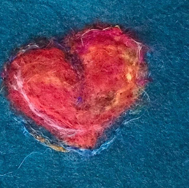 theOliveSparrow's tweet photo. Love.
Just a wee needlefelted heart. Incorporating wool and sari silk roving.
On pure wool felt. 
#theolivesparrow #needlefelting #torontofeltingcentre #torontofeltingsupplies #love #prettylittlething https://t.co/04dqvJWQnv https://t.co/mjxdLN3xMH