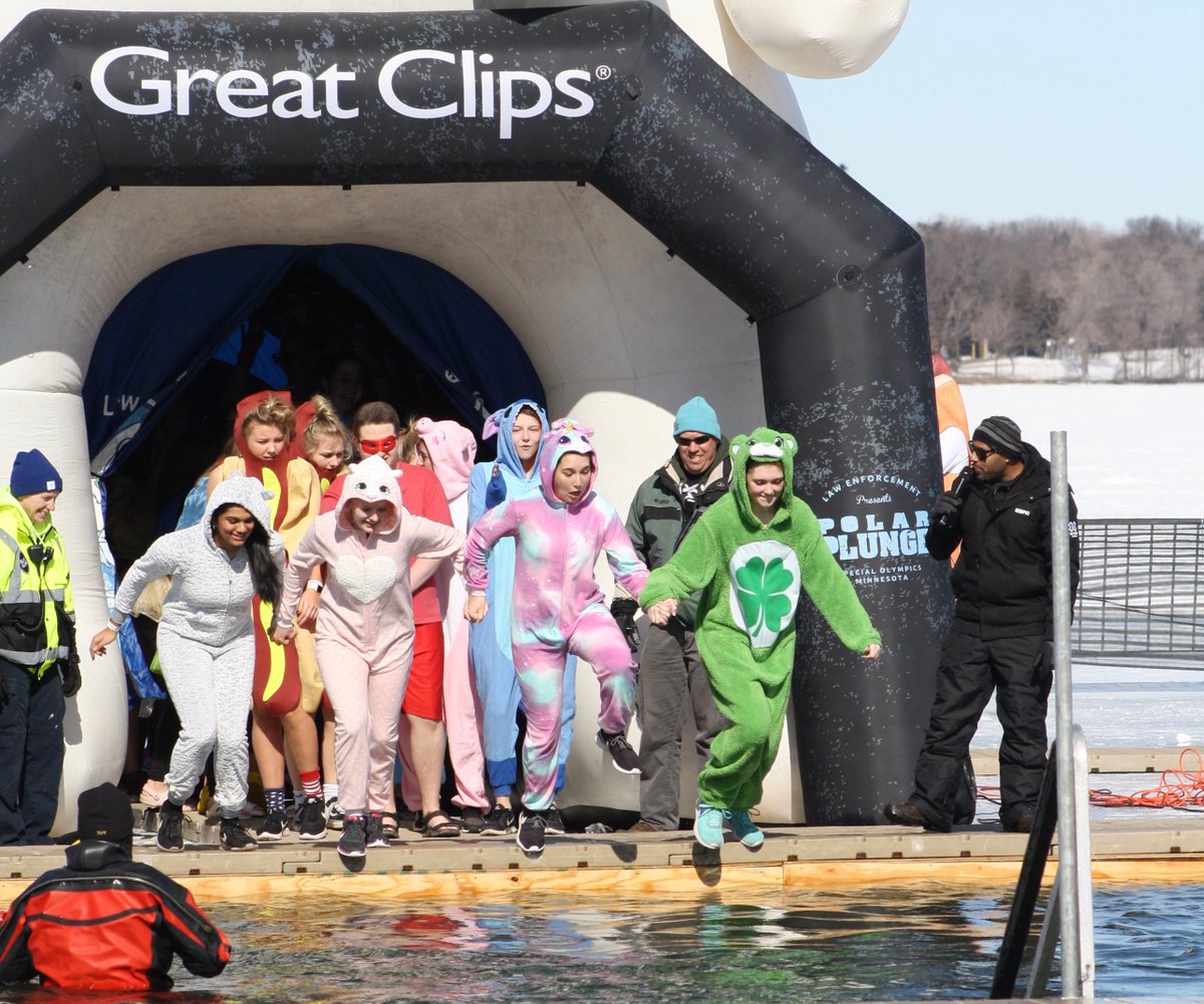 WayzataGBA's tweet photo. Big shout out to everyone from Wayzata High School involved in the Polar Plunge today! @wayzataschools @WHSClubUS @WayzataHS @PlungeMN https://t.co/muPXJxPIKx