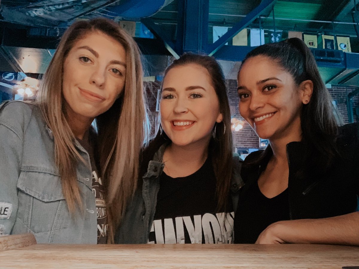 Start your weekend with a BANG! 🥃
#happyhour #latenight 
•
•
•
Follow us on FB and Instagram