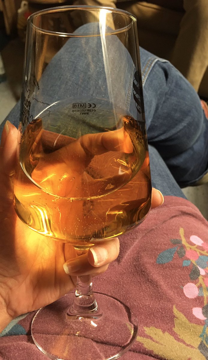 CiderShackBA21's tweet photo. Now drinking #dolores by @Beard_and_Sabre Nice one guys π. #cider #somerset #somersetcider #realcider #hoppedcider #thecidershack #beardandsabrecider https://t.co/usvlUH5fku