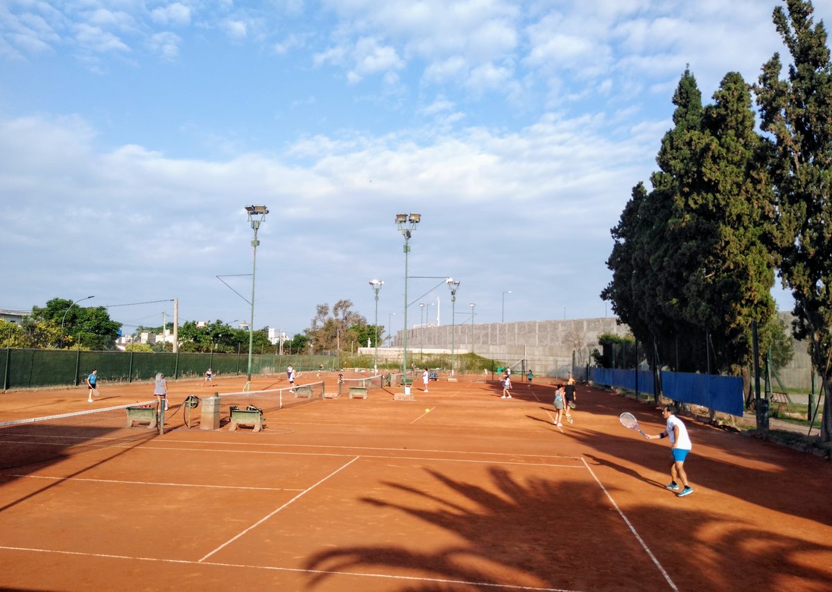 TenisGPJ's tweet photo. Se viene un hermoso fin de semana para jugar al #Tenis en @TenisGPJ @Gral_PazJuniors  de la ciudad de Córdoba. Los/las esperamos! @JugarTenis https://t.co/WDFuYwXMmv