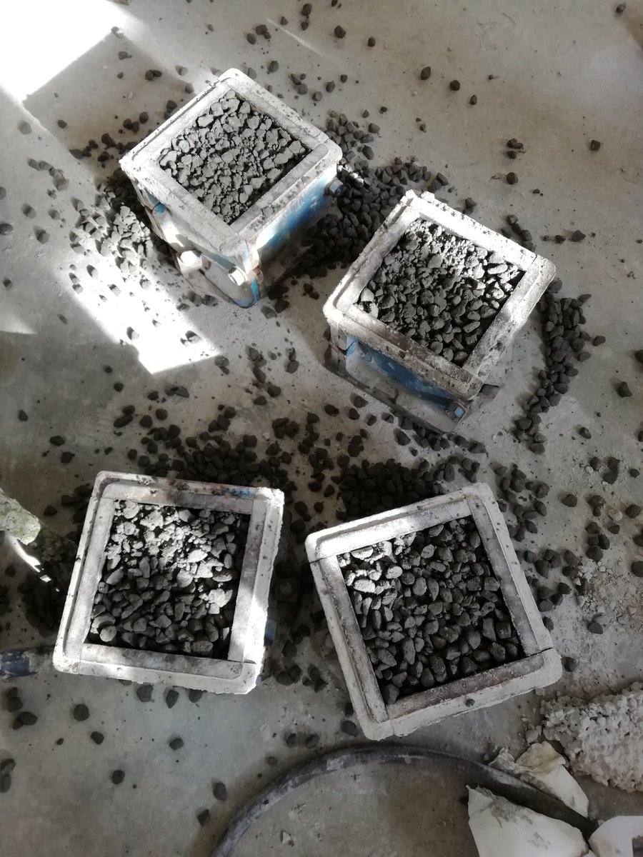 irenelhayden's tweet image. Friday afternoon @GMITOfficial working on #concretemixdesign #nofinesconcrete #PCC #buildingintegratedSHWconcrete #experimentaldreamteam #studentsasresearchpartners @CIATIreland @EngineerIreland #girlsinSTEM #architecturaltechnology #civilengineering @CivilEngGMIT