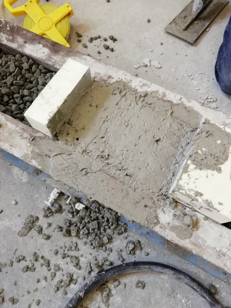 irenelhayden's tweet image. Friday afternoon @GMITOfficial working on #concretemixdesign #nofinesconcrete #PCC #buildingintegratedSHWconcrete #experimentaldreamteam #studentsasresearchpartners @CIATIreland @EngineerIreland #girlsinSTEM #architecturaltechnology #civilengineering @CivilEngGMIT