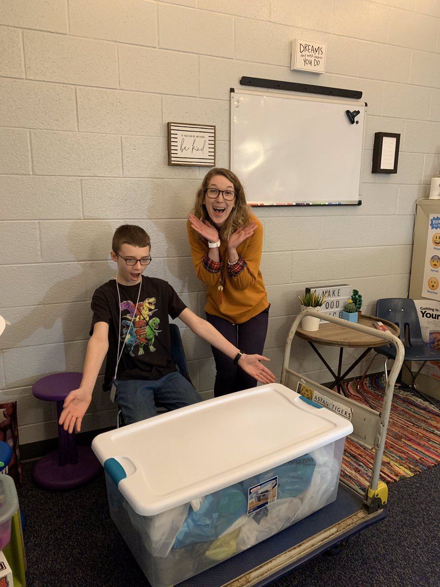 LivingstonElem's tweet photo. Thank you, Belmont Foundation for helping our weekend food bag program expand. Mrs. Fines and her 5th grade employee, Van were very busy today!! https://t.co/1i3PqbYQrh