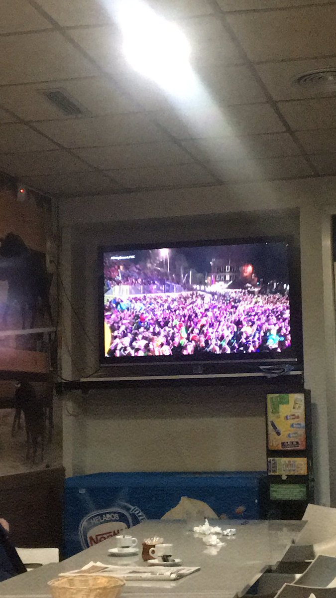Potacari's tweet photo. Al bar del meu poble de menys de 700 habitants estem mirant la gala #Dragqueen2020 #Orgullalspobles @Queer_Fest_  #millorpobledelmon #lajana https://t.co/ItQbVl9EYC