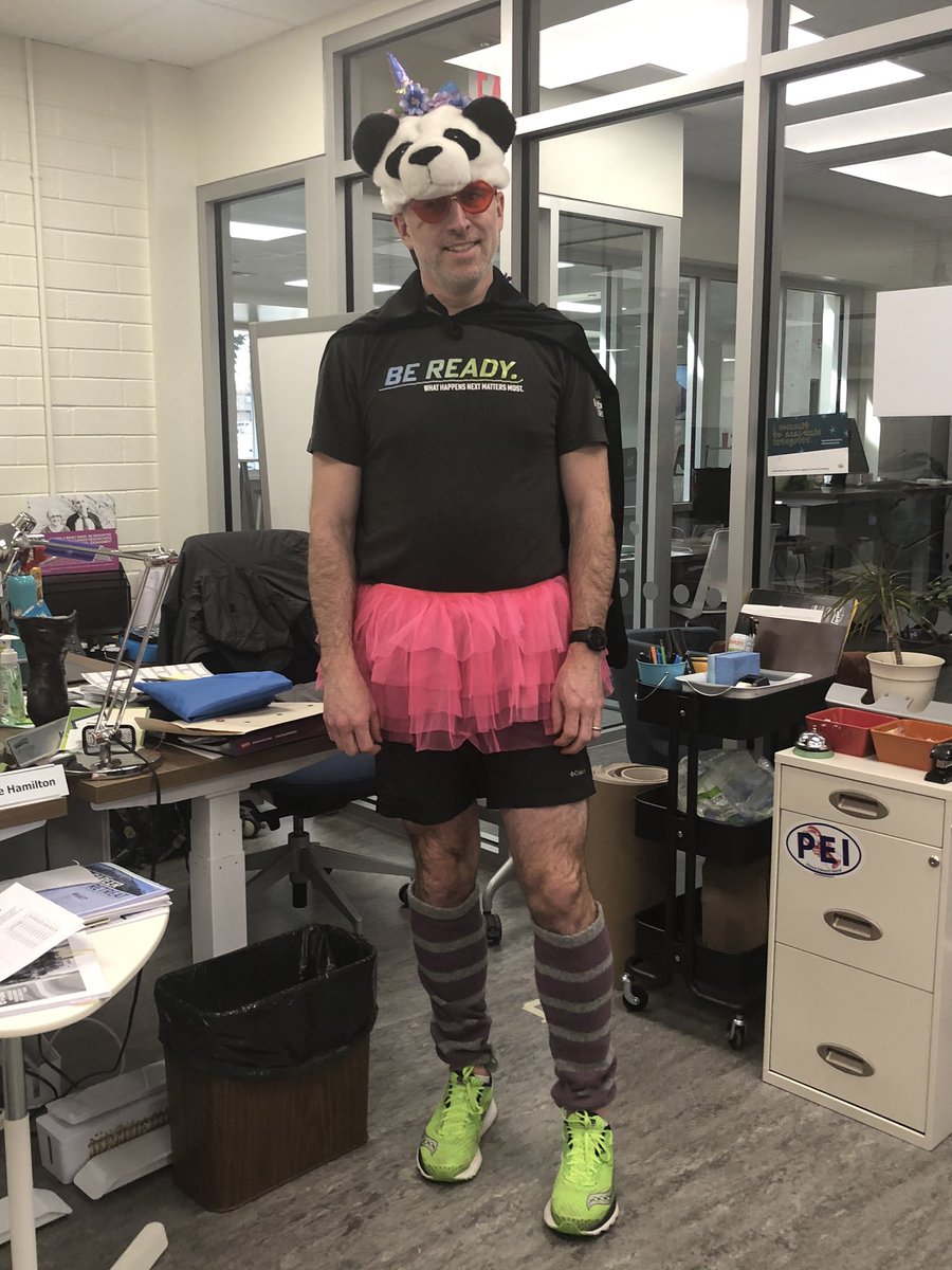 melly_rn95's tweet image. When @LethCollege raises money for the General Studies scholarship fund, the @LC_LearningDev steps up to the plate. #PANDYcorn #greatsport @a2benoit