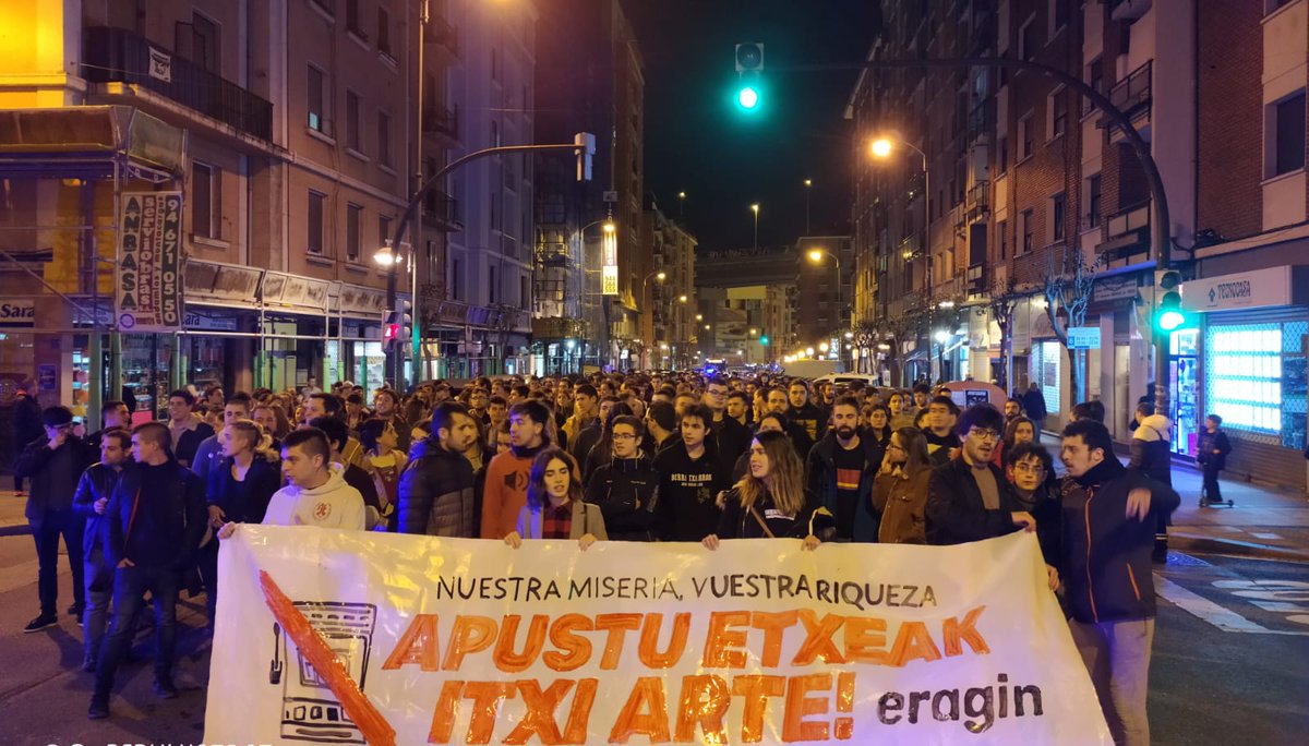 KiskaliGTF's tweet photo. Haien irabaziak, gehiengoaren miseria. Neska* gazteok argi daukagu prekarietatera kondenatzen gaituen ereduari kaña!! 
Apustu etxeak itxi arte!!✊ https://t.co/KlZzKNkjPu