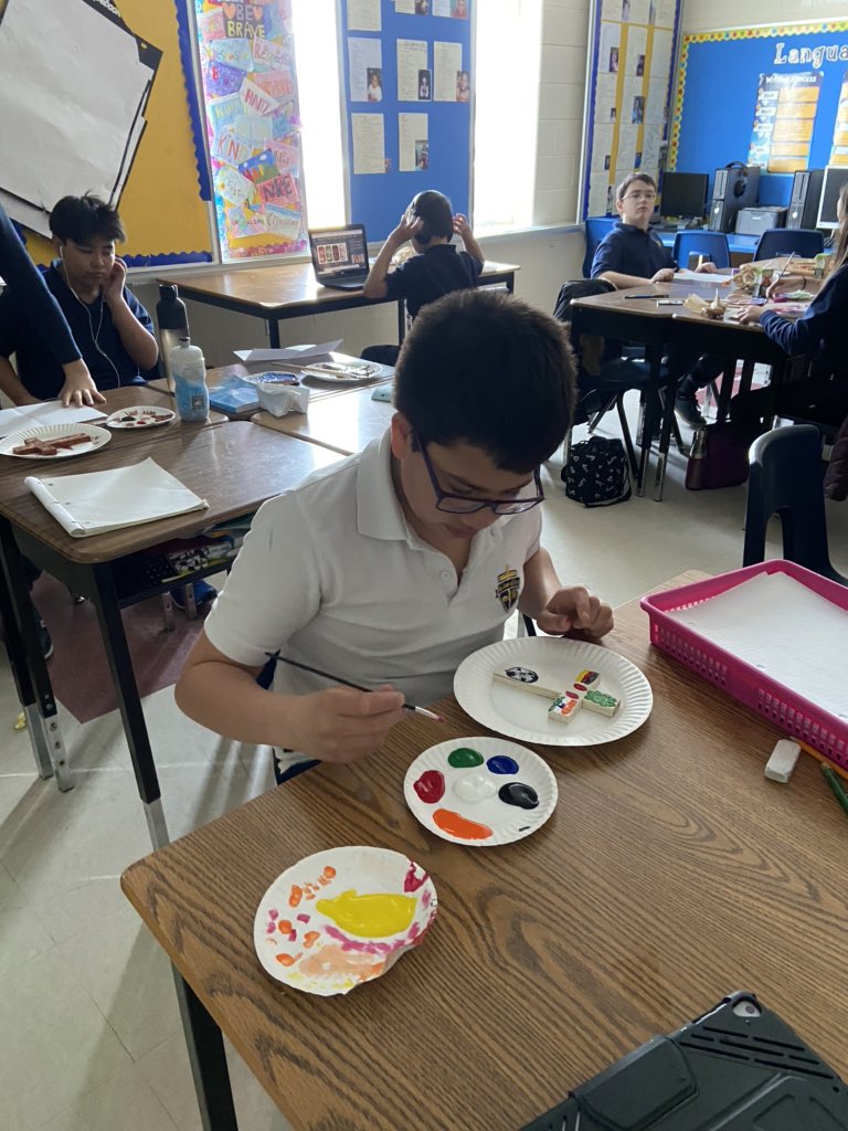 MrsBozzelli's tweet photo. What does the Cross mean to you? Students painted crosses with symbols that represent who they are! Thank you @HCDSBPathways ✝️ @HCDSB @sjoa5 ❤️ https://t.co/eA2XJlpz6j