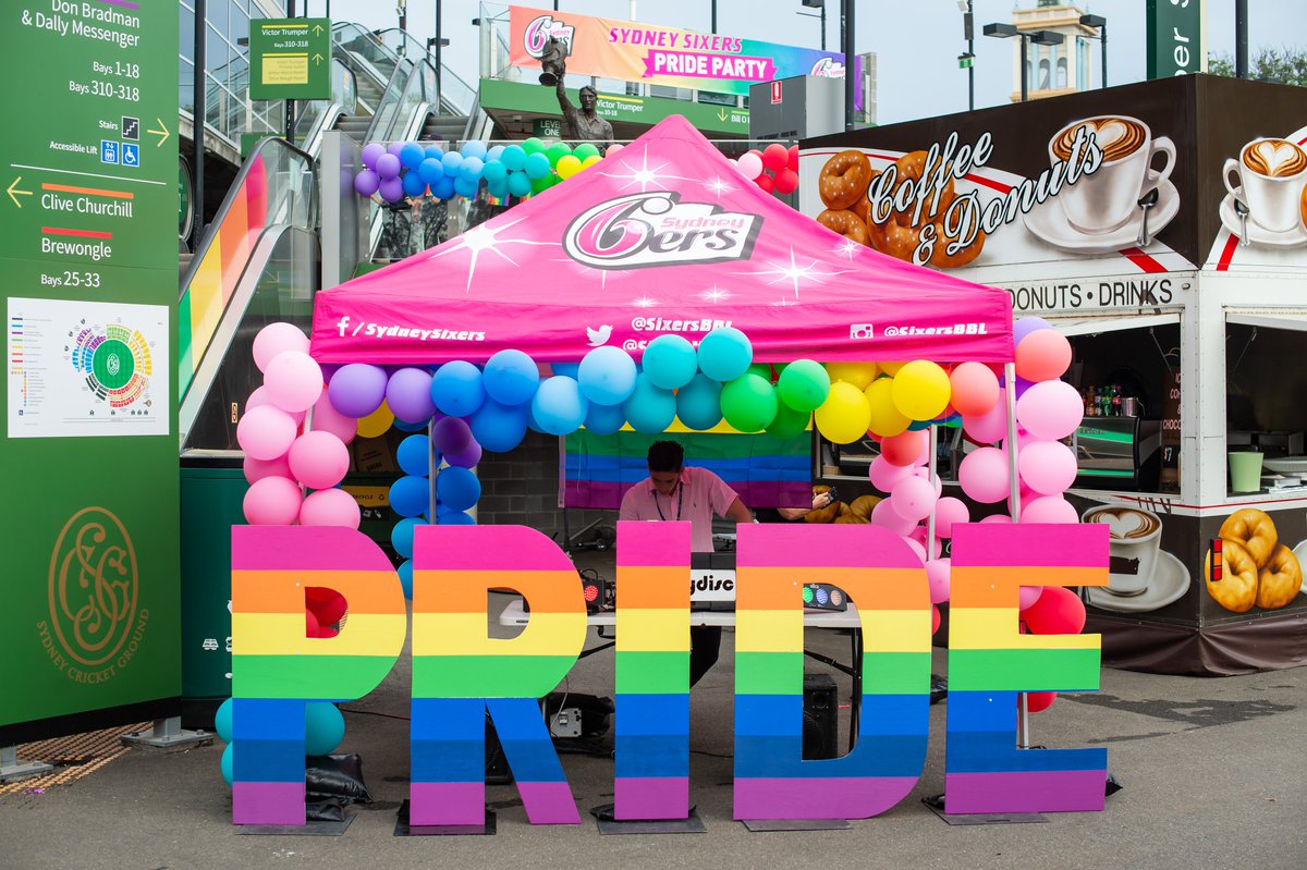 SixersBBL's tweet image. 🏳️‍🌈 Wishing all our LGBTI+ friends a happy @sydneymardigras! We hope everyone has a safe and sensational night 🙌

#smashemsixers