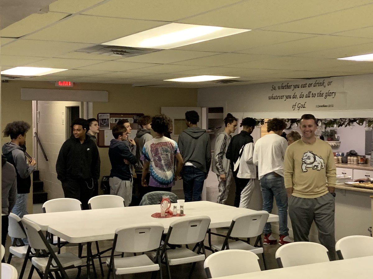 FHSBasketball11's tweet photo. Thank you @FBCFairdale & @pastorjgreene for our pre-game meal. The team enjoyed it.
GO DAWGS!
@Dawgs_Athletics @FairdaleHigh
#Fairdale4Life #DaleWay https://t.co/bWRvy1sleF