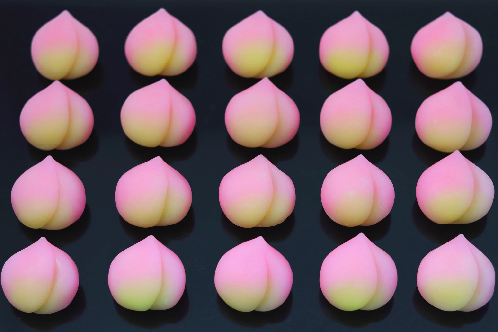 卒業生のために作った練りきりは見ているだけで癒される