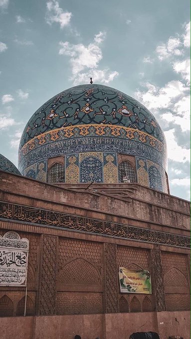 sfs___5's tweet photo. شارع المُتنبي ببغداد ياجمال المكان  💛 https://t.co/HRKDxMtyVk