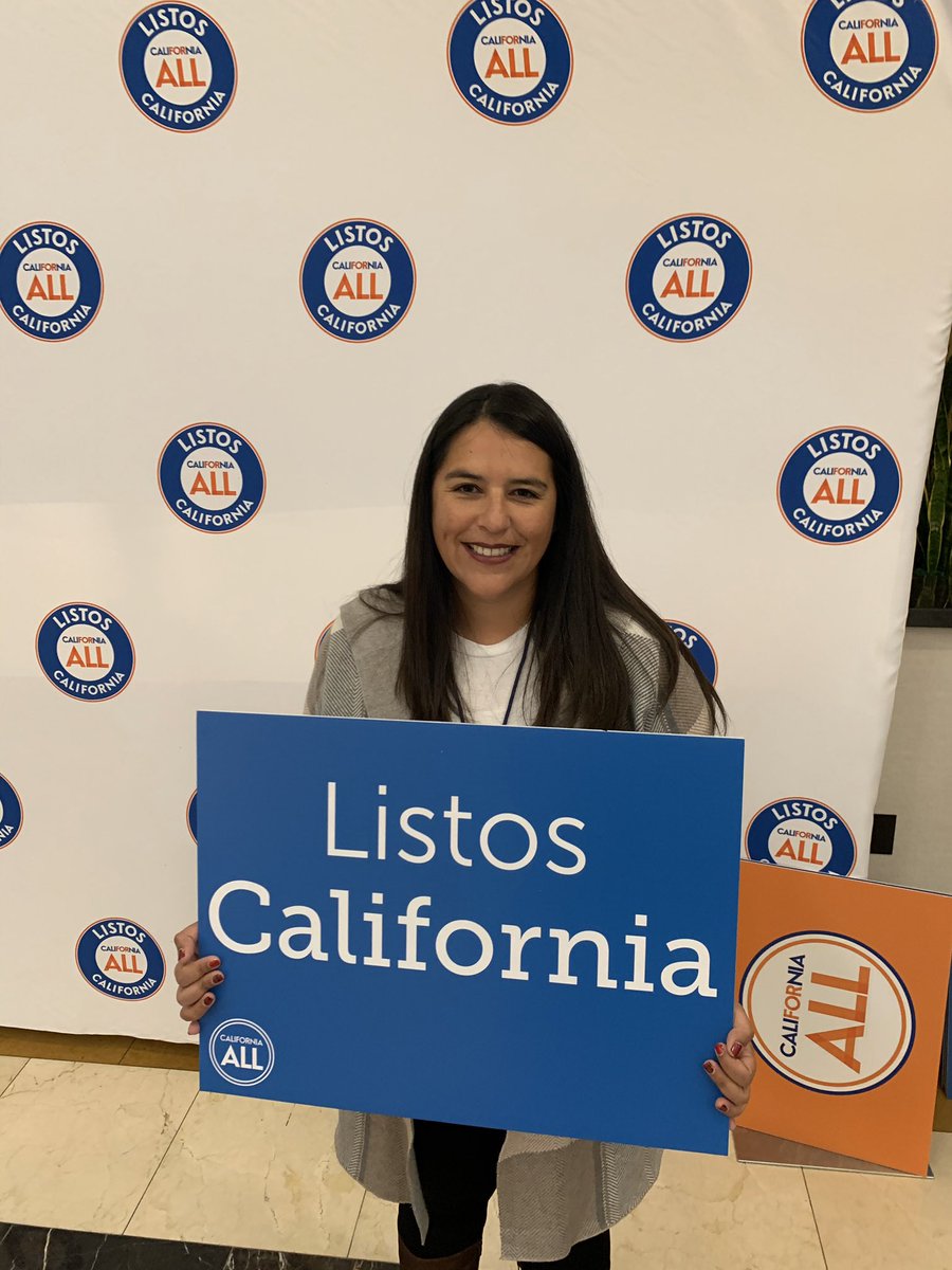 ListosCA's tweet photo. Ana with #ListosCalifornia partner organization @LBFD shares their #ListosCalifornia mission: "In the City of Long Beach, we are trying to connect with the Spanish-speaking community to prepare them in any way possible.” #Californiaforall @Cal_OES https://t.co/aXjuicwi18