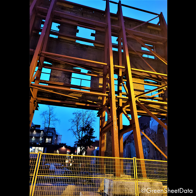 GreenSheetData's tweet photo. Heritage facade retention underway for Blood Alley in Gastown. @westbankcorp @BC_Housing & @henriquezarch are creating a revitalized public square along with 80 social housing units & 62 market rental units. #bcconstruction #constructionbc #greensheet #greensheetdata #localdata https://t.co/Z2xfFDJZ2t