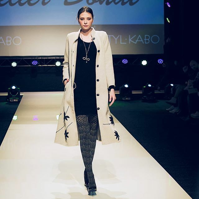 smokecze's tweet photo. Styl Kabo 2020
@atelier_donat 
#fashion #fashionshow #stylkabo #stylkabo2020 #czechfashiondesigner #atelierdonat #bvv #bvvbrno #canon #modeling #canonphotographer #darktableedit https://t.co/7BcpCGaS6p https://t.co/2f3sgUwmDP