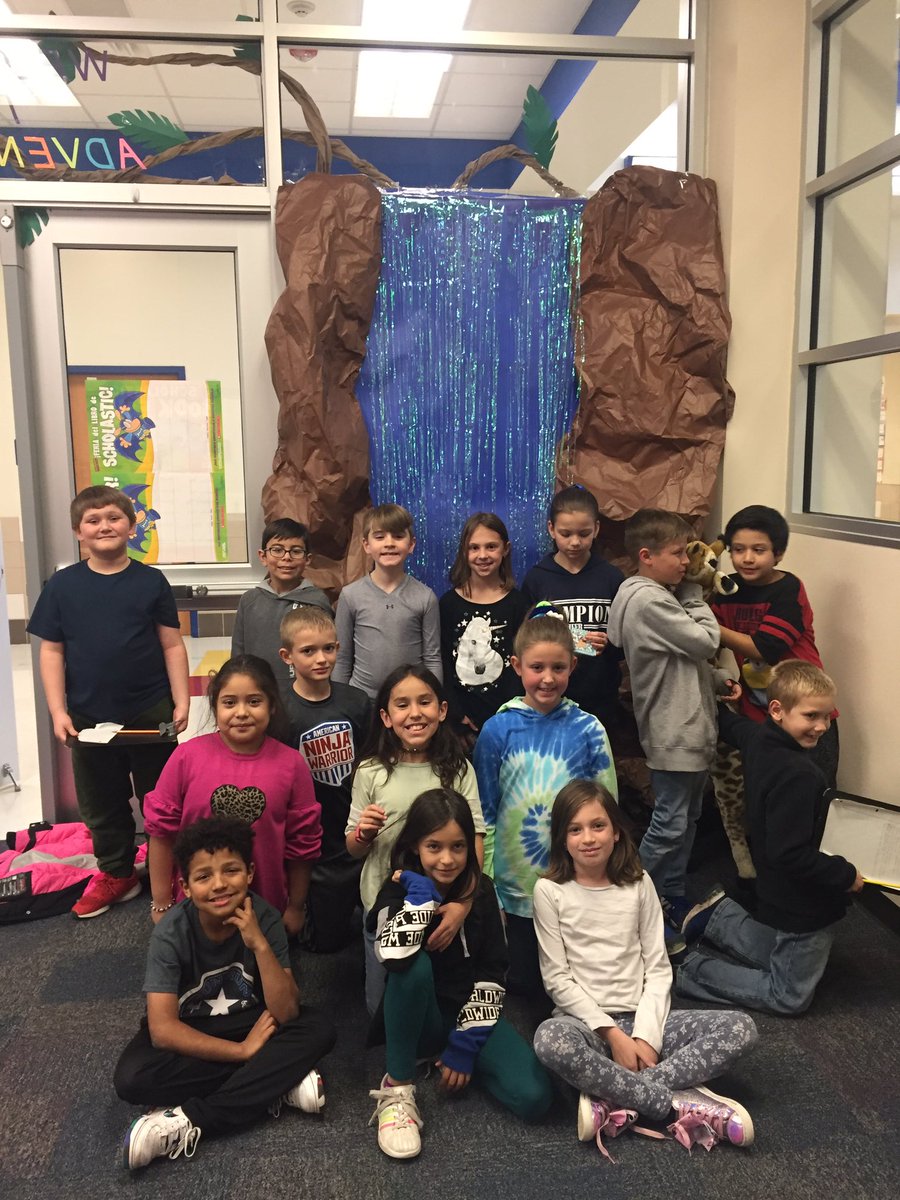 dunnreadit's tweet photo. We loved the book fair @DISDYoung!! #bestatYES @DISDYoungLib https://t.co/RXQUU5FPFl