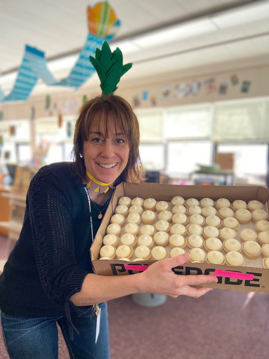 SARAHBRY's tweet photo. Does your principal dress up like a pineapple and serve pineapple cupcakes when you ask her to?  Mine does!♥️ @kt1207 @GFSchools @LewisandClarkGF https://t.co/d25i0TKGBd