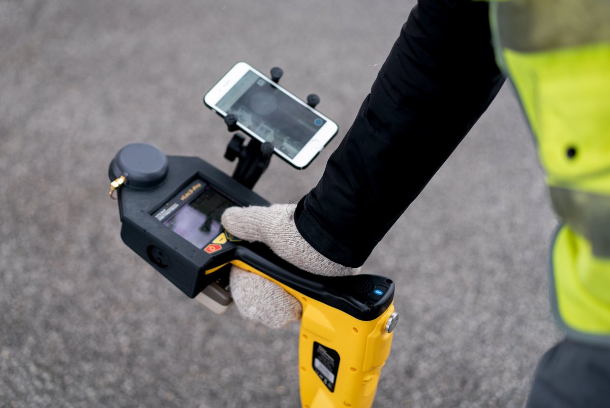 GPSGIS_Eric's tweet photo. Might be the coolest utility locator setup ever. One button press and auto-stores centimeter-accurate GNSS along with locator depth, etc. from the locator into @ArcGISOnline. Locate/map with one hand. Spray paint with the other. #collector @esri @EosGNSS @jeffshaner #GNSS #GIS https://t.co/sZEM5rY5QZ