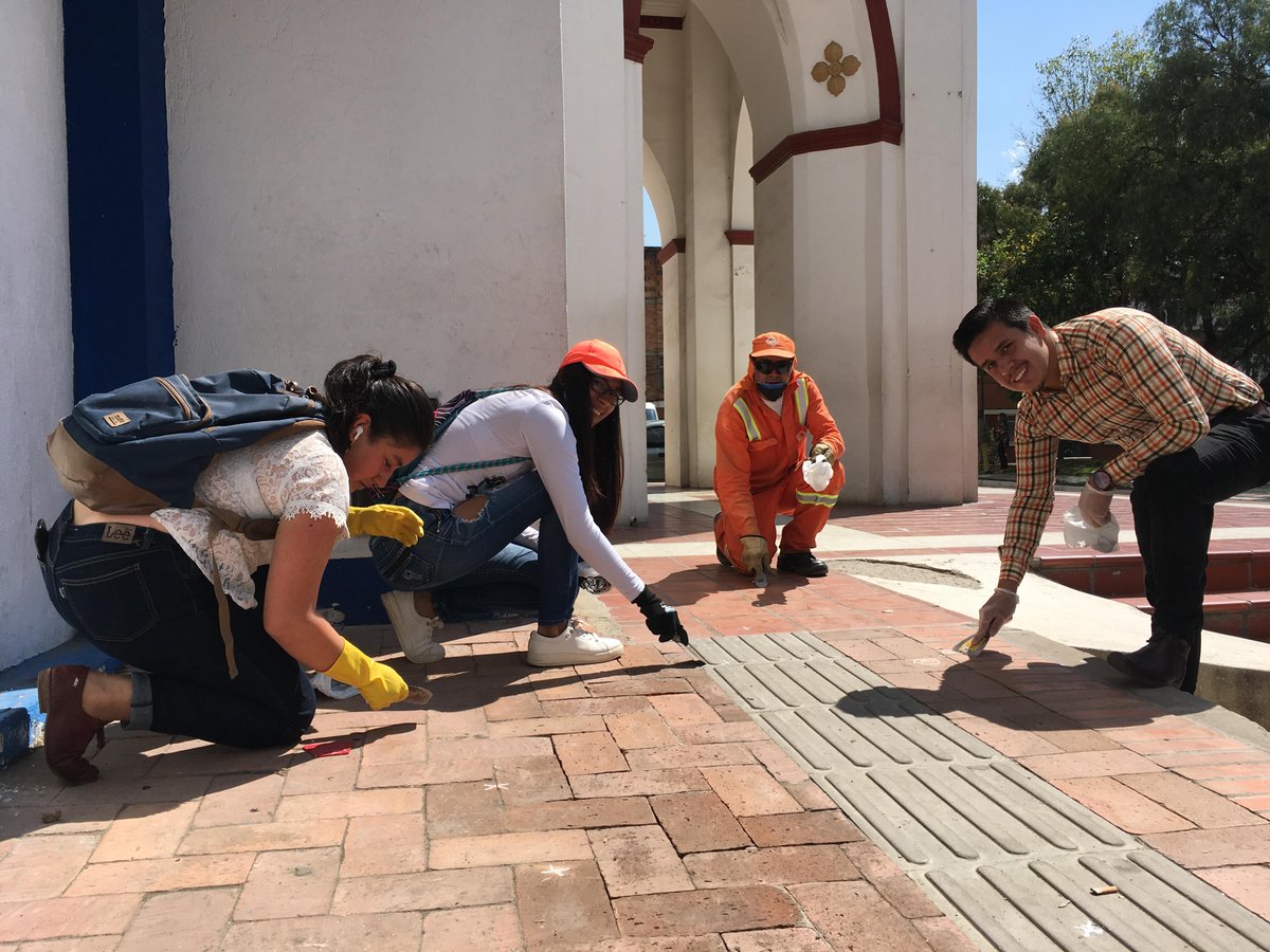 alcaldiaduitama's tweet photo. Removidos 1.700 chicles en #Duitama durante el #ChicleChallenge. Desde el parque El Carmen, hoy actividad de sensibilización y limpieza de chicles que fueron arrojados, causando daños ecológicos, económicos y biológicos. Ver: https://t.co/mhALok6Zls https://t.co/v51jyTg1Wx