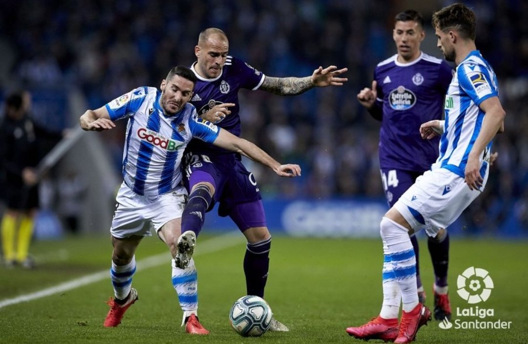 PucelaSport's tweet photo. FINAL

El #Pucela cae en Donosti en un partido en el que no tuvo ninguna oportunidad de marcar gol salvo en la última jugada del partido en un mano a mano de Sandro. El sistema de 3 delanteros no funcionó.

@RealSociedad 1-0 @realvalladolid https://t.co/lshEhA8c41