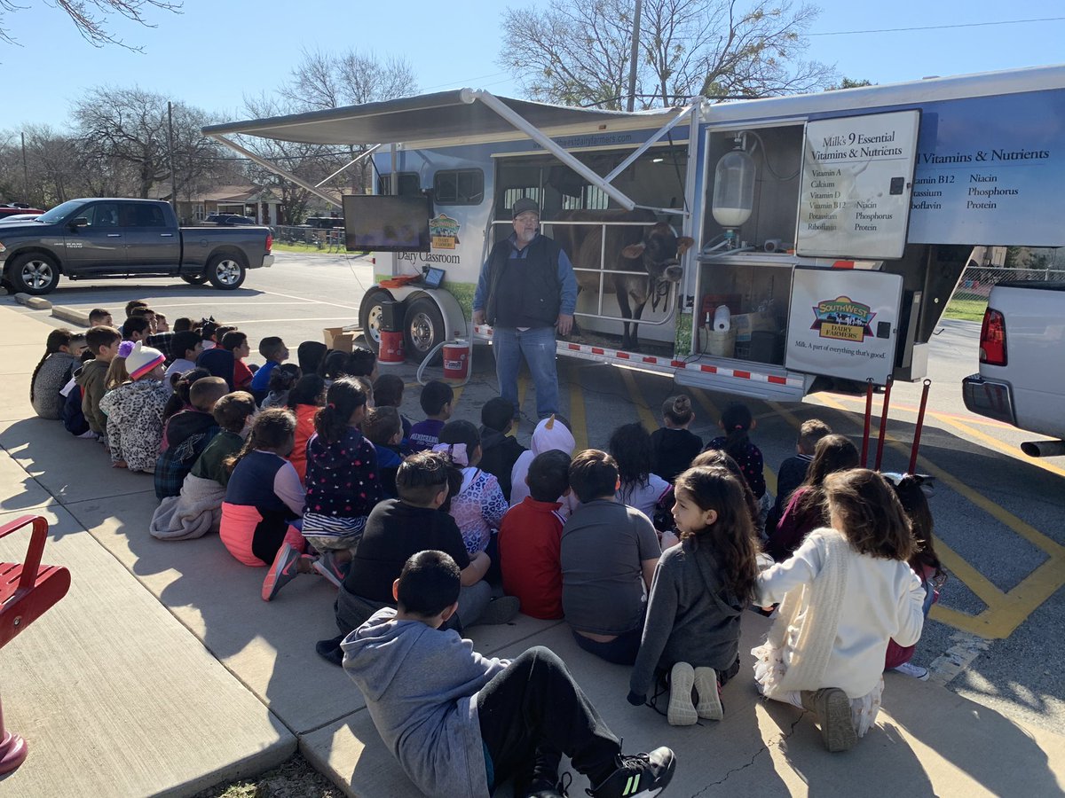 Mrs_Becker105's tweet photo. Had a great time learning about the dairy industry! #joyjames #makeitmatter #AllMeansAll4CISD #careerday https://t.co/CsUsjxv4uT
