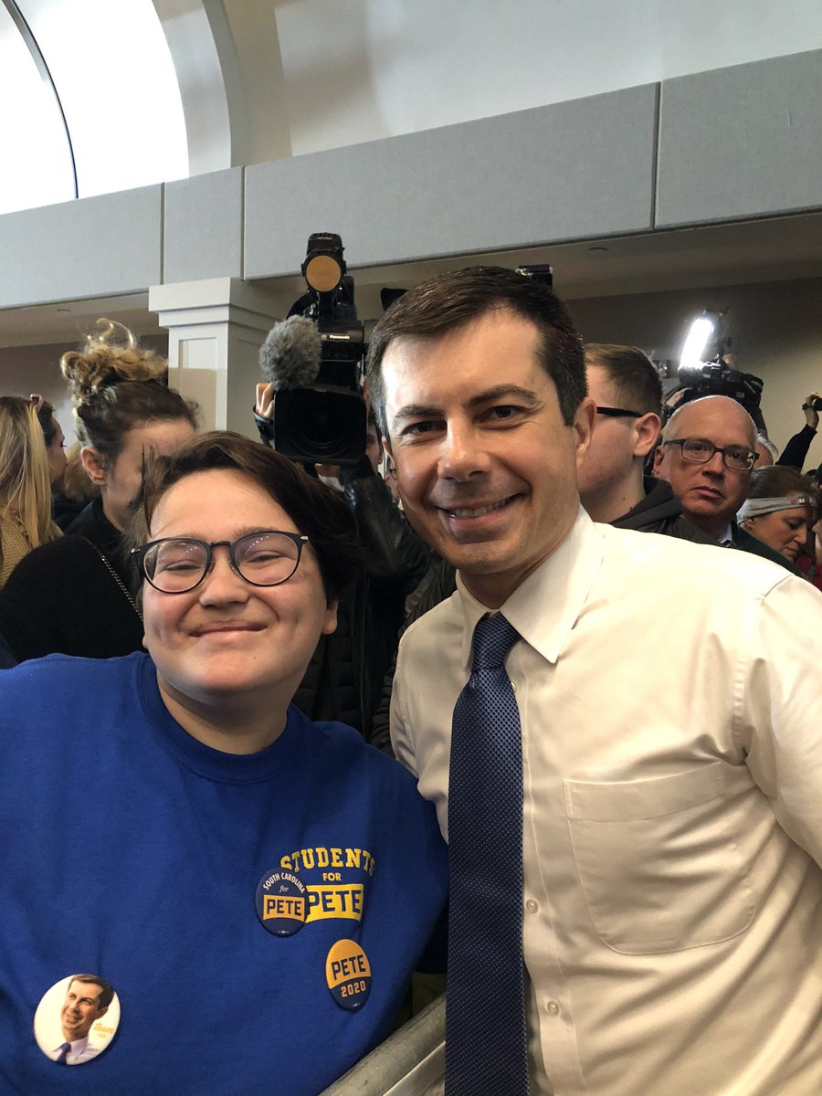 eagles4pete's tweet photo. Our campus coordinator was able to meet our future president @PeteButtigieg, as well as connect with campus coordinators from @TroyU4Pete and @UF4Pete! https://t.co/FPcFkr2J6Z