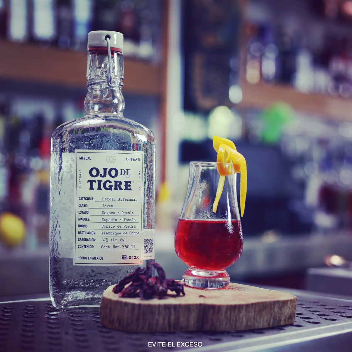 ojodetigremezc's tweet photo. Descubre el misticismo de nuestro cóctel Amatista y siente la magia de las notas herbales y frescas preparado con Mezcal Ojo De Tigre, limón, concentrado de jamaica, Miel de Agave y Ginger beer. #CocktailDelMes #CocktailAmatista #MezcalODT #NuestroMezcal #cócteldelmes https://t.co/Sa870PV3Gn